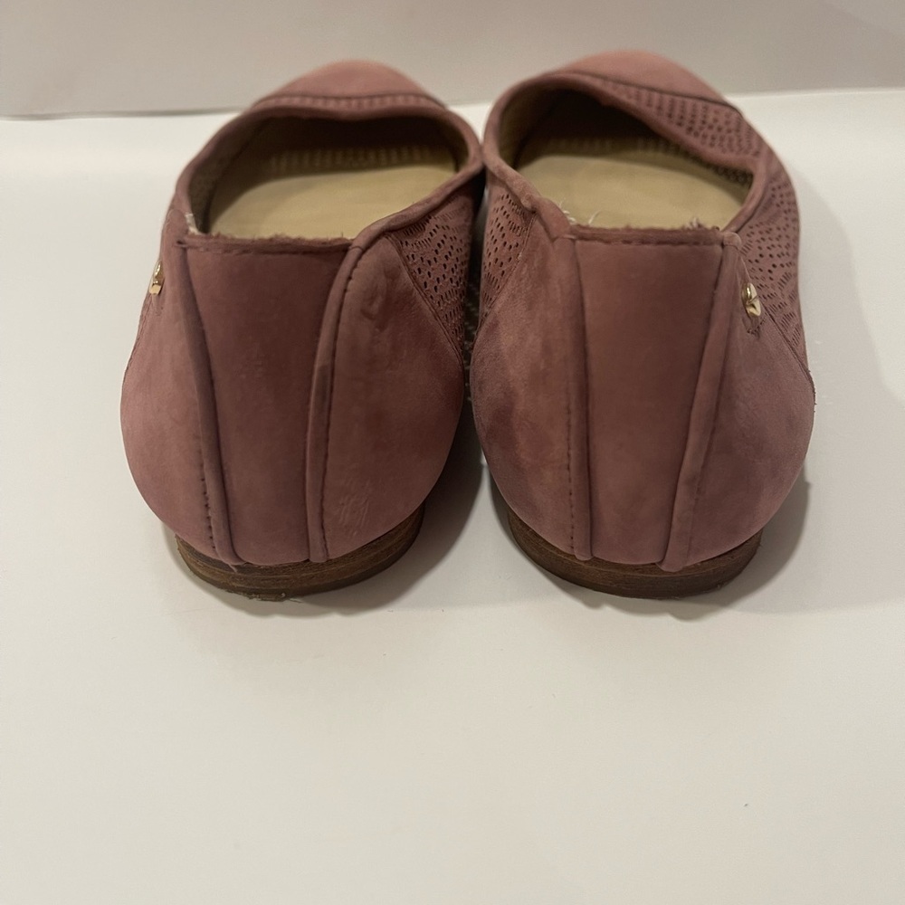 Vince Camuto Women's Mauve Perforated Flats - Picture 4 of 10